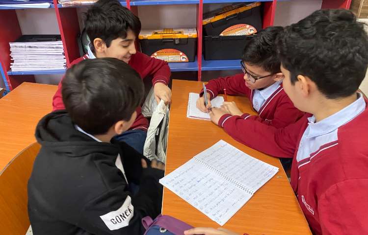 پرسش و پاسخ با Where is/are به صورت گروهی 3