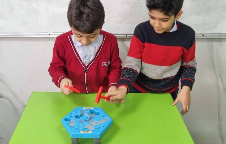 پرسش و پاسخ شفاهی با انجام بازی-زنگ زبان عمومی 5