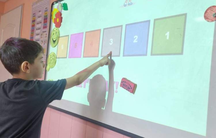 پرسش و پاسخ و تمرین زمان حال استمراری 6