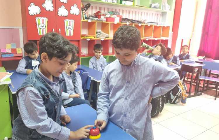 پرسش و پاسخ و مسابقه با جمله سوالی What's your favourite .....? My favourite ..... is ...... 2