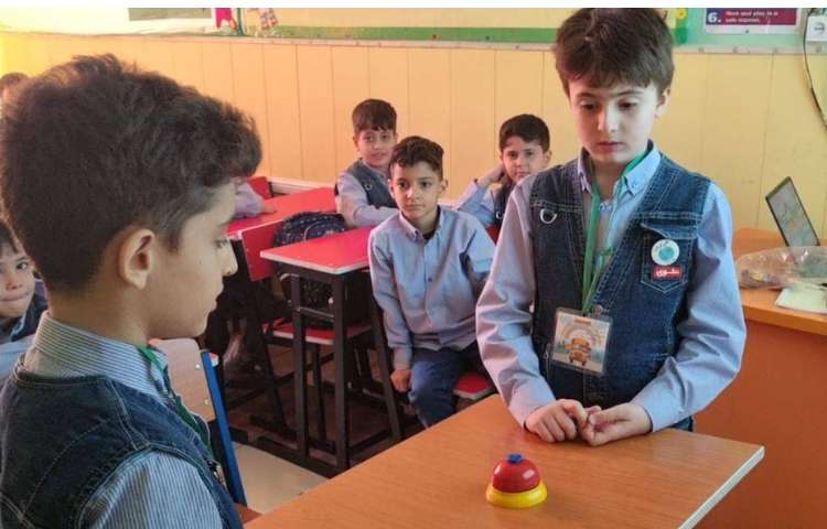 پرسش و پاسخ و مسابقه با جمله سوالی What's your favourite .....? My favourite ..... is ...... 4