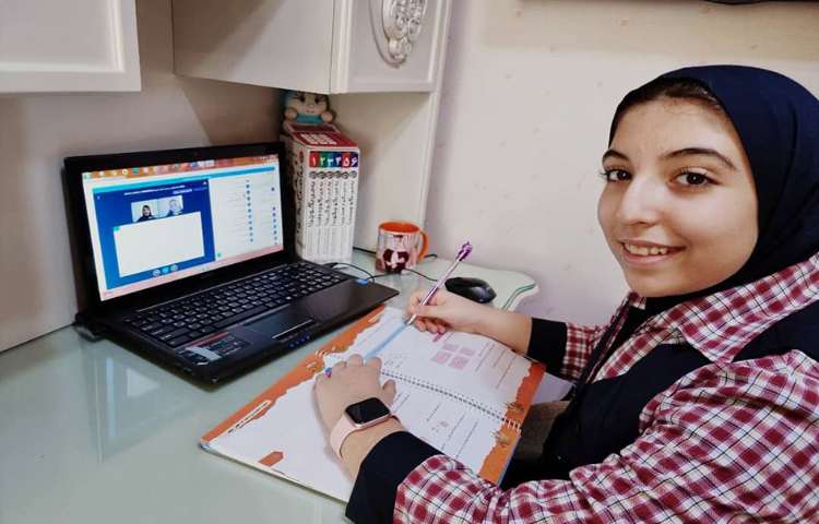 پرسش و پاسخ کلاسی از درس علوم و مطالعه‌ی دانش آموزان در منزل