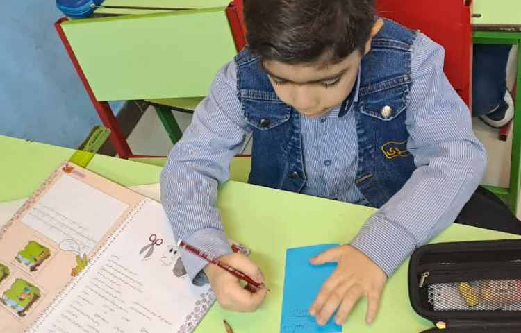 پرسش کلاسی توسط همیار معلم وطرح پرسش دانش آموزان 1