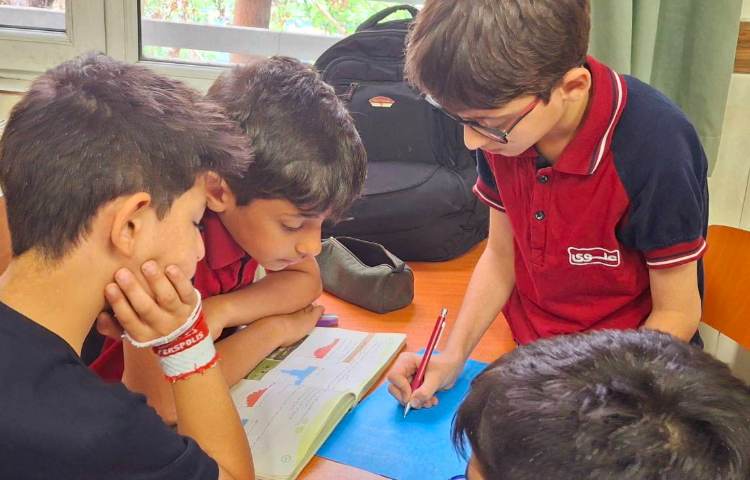 پرسش کلاسی مطالعات اجتماعی در گروه های چهار خانه 7