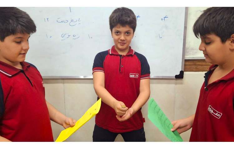 پرسش کلاسی مطالعات اجتماعی در گروه های چهار خانه 8