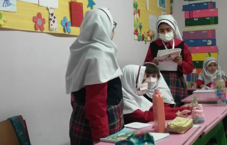 پرسش کلمات فارسی درس چهار توسط دانش آموزان از یکدیگر 2