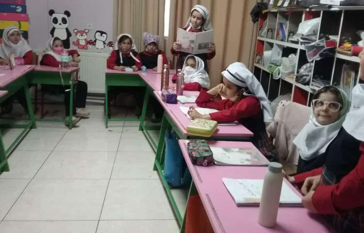 پرسش کلمات فارسی درس چهار توسط دانش آموزان از یکدیگر