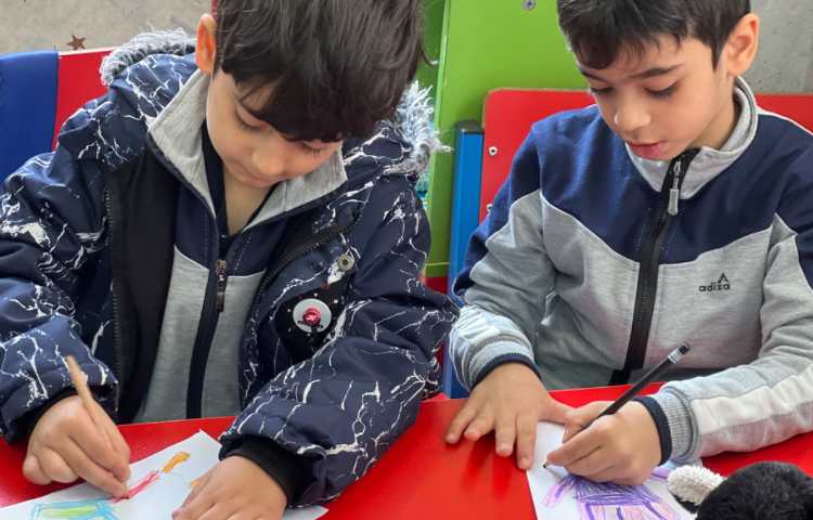 پرنده باانکشتان دست 4