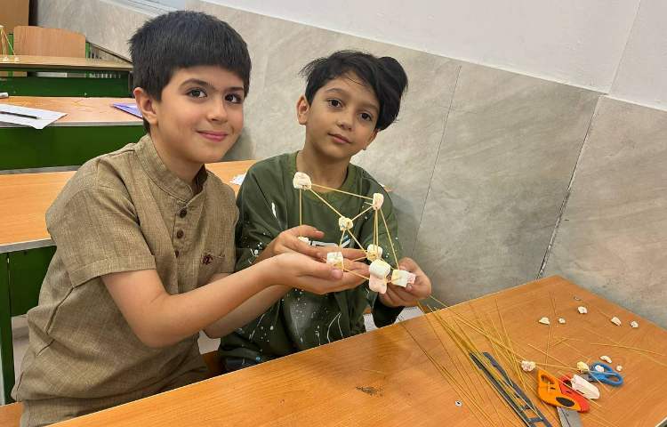 پروزه مهندسی باحال در دبستان علوی نوین 2