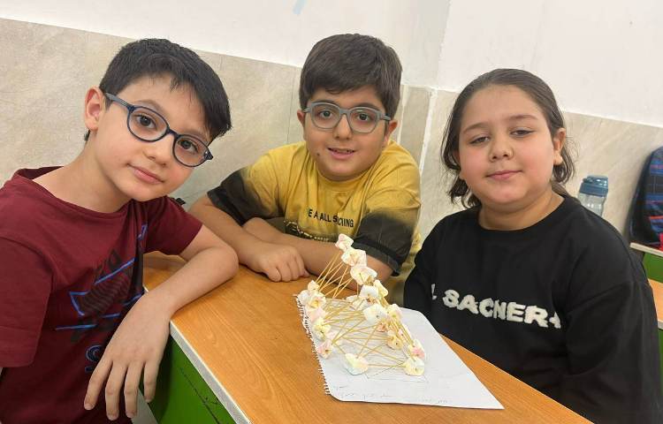 پروزه مهندسی باحال در دبستان علوی نوین 4