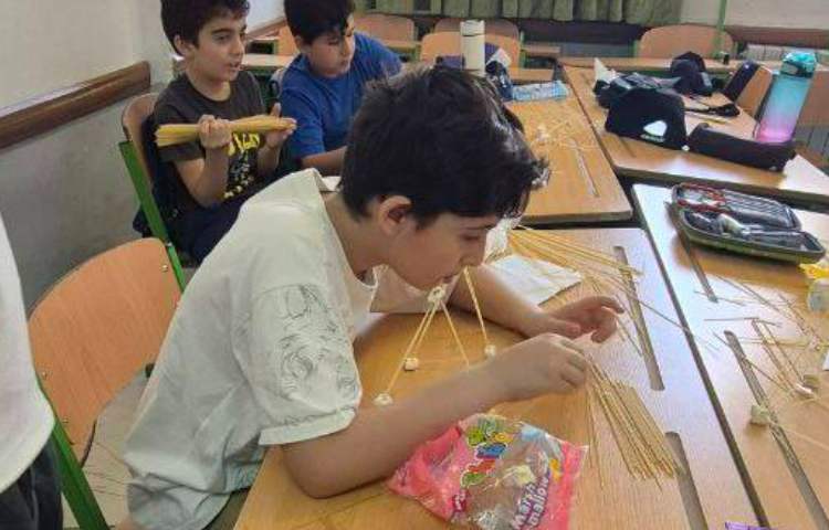 پروزه مهندسی باحال در دبستان علوی نوین 7