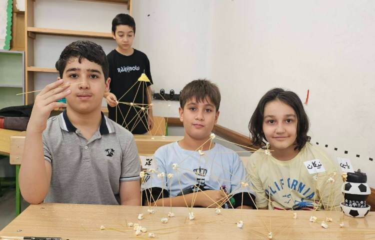 پروزه مهندسی باحال در دبستان علوی نوین 8