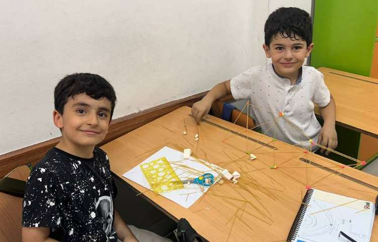 پروزه مهندسی باحال در دبستان علوی نوین