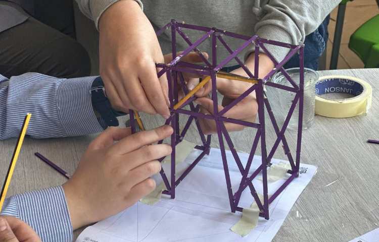 پروژه سازه ستون توسط دانش آموزان علوی در پژوهشسرای جابر 1