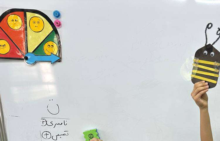 پروژه چوب جادویی زنبور عسل کلاس1/1 خانم حسینی 3