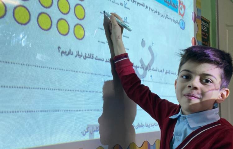 پسرهای ریاضیدانم در حال حل تمرینات مربوط به تقسیم 7