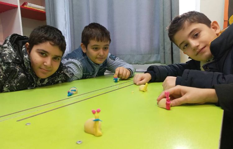 پژوهش حلزون ها همراه با دست سازه حلزون 3