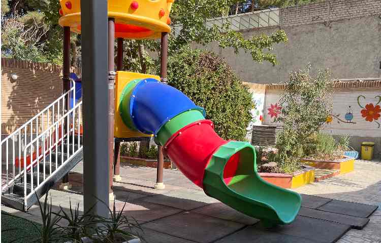 حیاط پیش‌دبستان خانه فرهنگ کودک تربت حیدریه