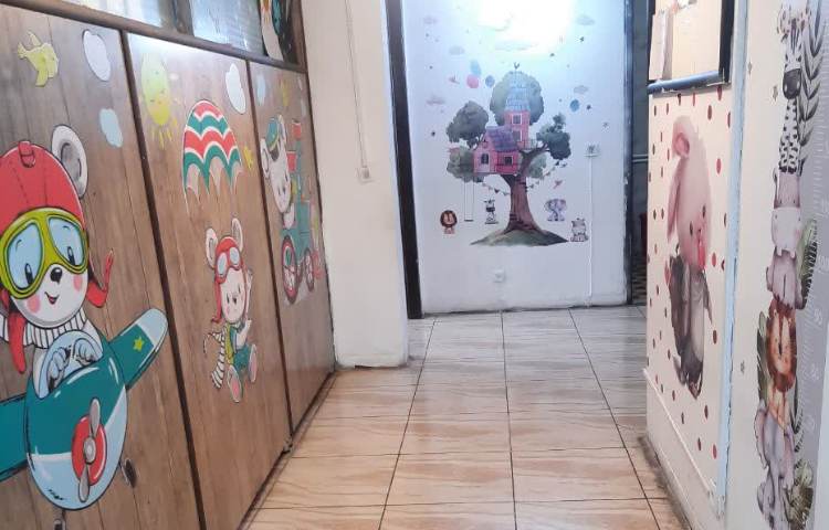 راه‌پله پیش‌دبستان دیباگران مبارکه