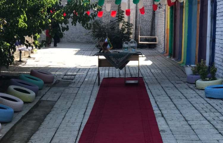 حیاط پیش‌دبستان و دبستان دخترانه آفتاب سلماس