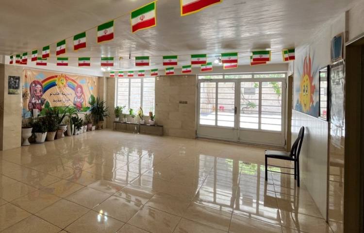 سالن ورودی پیش‌دبستان و دبستان دخترانه آفتاب نو بناب