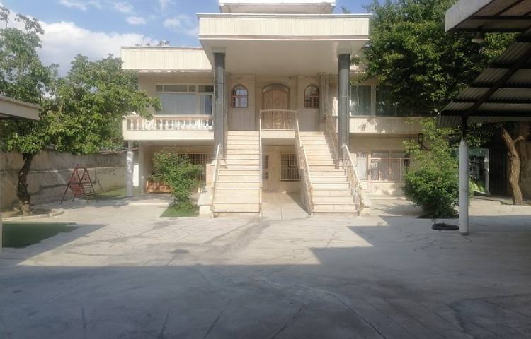 حیاط پیش‌دبستان و دبستان دخترانه رضوان سردشت