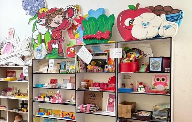 کتابخانه پیش‌دبستان و دبستان دخترانه ستارگان فکر برتر قدر چهارباغ