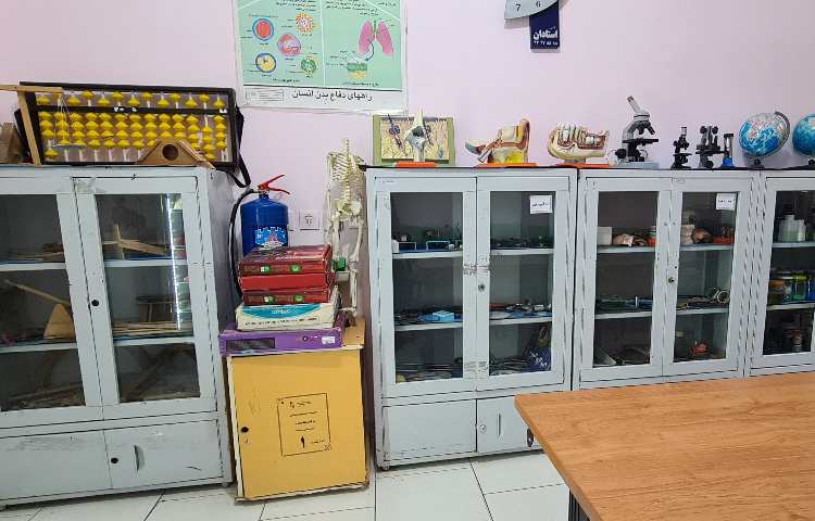 آزمایشگاه پیش‌دبستان و دبستان دخترانه پویش ارومیه