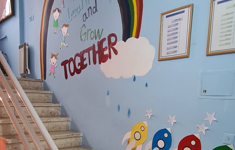 راه‌پله پیش‌دبستان و دبستان دخترانه پویش ارومیه