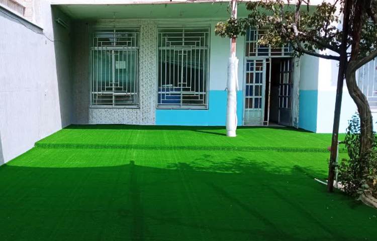 حیاط پیش‌دبستان و دبستان دخترانه گلستان سیرجان