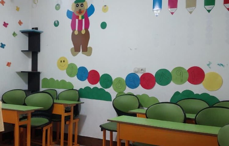 کلاس پیش‌دبستان و دبستان دخترانه گلهای نرگس آبیک