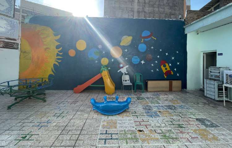 حیاط پیش‌دبستان و دبستان دخترانه گوهر‌دانش میانه