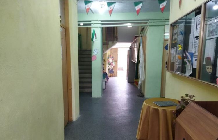 سالن ورودی پیش‌دبستان و دبستان پسرانه آفرینش رشت