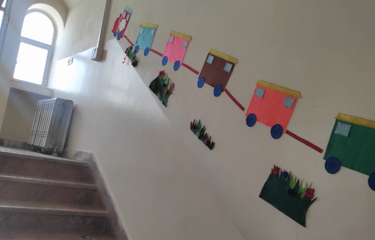 راه‌پله پیش‌دبستان و دبستان پسرانه برنا ارومیه