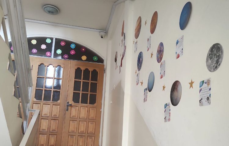 سالن ورودی پیش‌دبستان و دبستان پسرانه برنا ارومیه