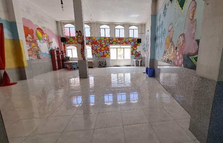 سالن ورودی پیش‌دبستان و دبستان پسرانه مأوا خوی