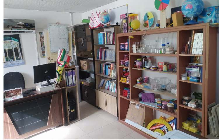 آزمایشگاه پیش‌دبستان و دبستان پسرانه مفید آران و بیدگل