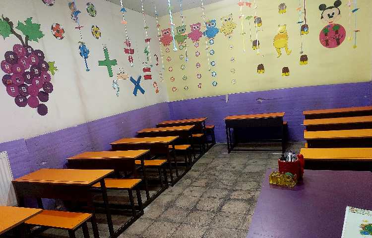 کلاس پیش‌دبستان و دبستان پسرانه مهرسینا قرچک