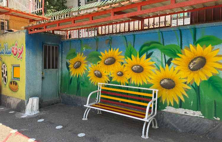 حیاط پیش‌دبستان و دبستان پسرانه پویندگان الوند