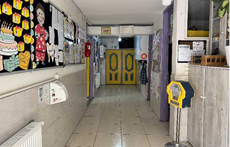 سالن ورودی پیش‌دبستان و دبستان پسرانه پویندگان الوند