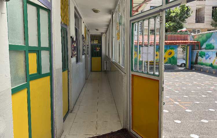 سالن ورودی پیش‌دبستان و دبستان پسرانه پویندگان الوند