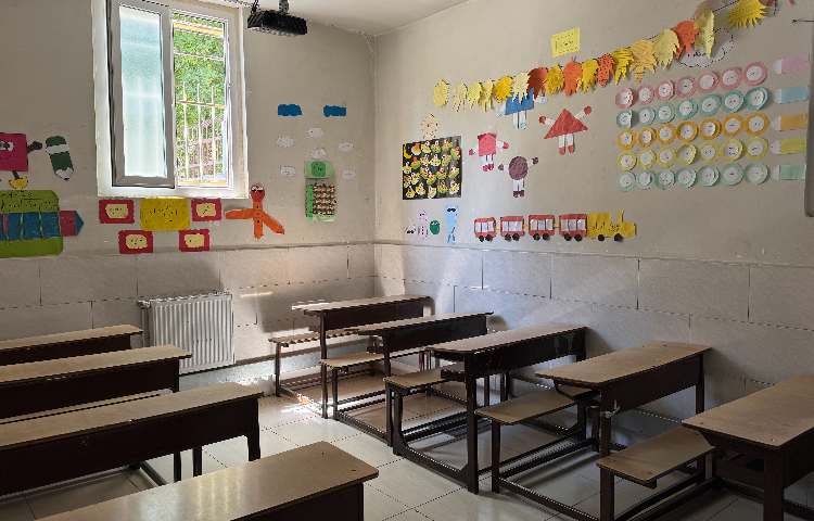 کلاس پیش‌دبستان و دبستان پسرانه پویندگان الوند