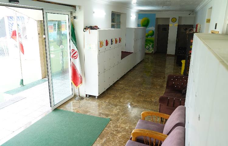 سالن ورودی پیش‌دبستان و دبستان پسرانه پیشگامان یک قائم شهر