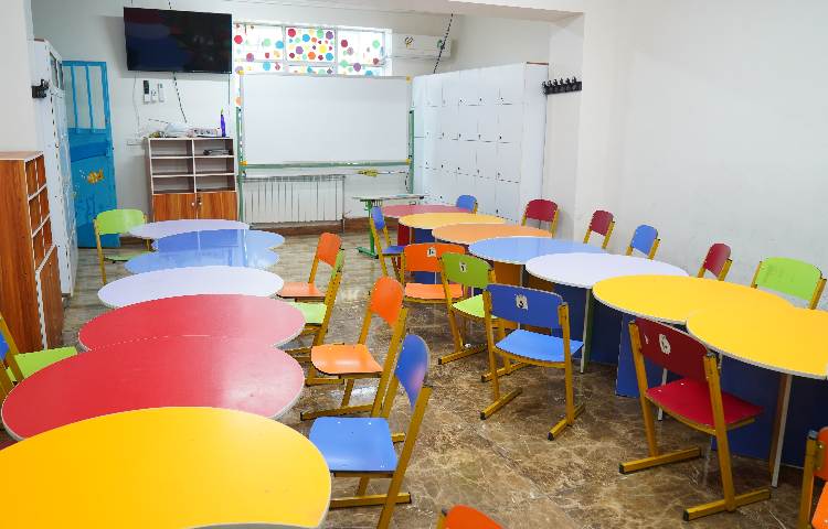 کلاس پیش‌دبستان و دبستان پسرانه پیشگامان یک قائم شهر