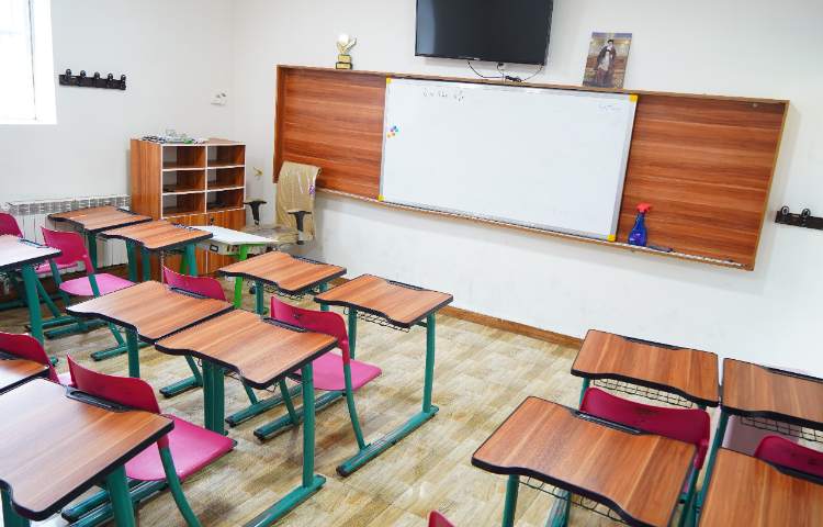 کلاس پیش‌دبستان و دبستان پسرانه پیشگامان یک قائم شهر