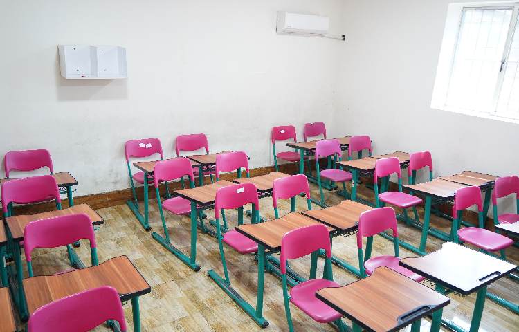 کلاس پیش‌دبستان و دبستان پسرانه پیشگامان یک قائم شهر