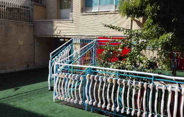 حیاط پیش‌دبستان پسرانه ناحیه 3 اصفهان - شیخ صدوق