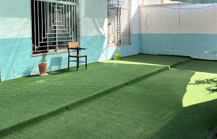 حیاط پیش‌دبستان گل‌های گلستان سیرجان