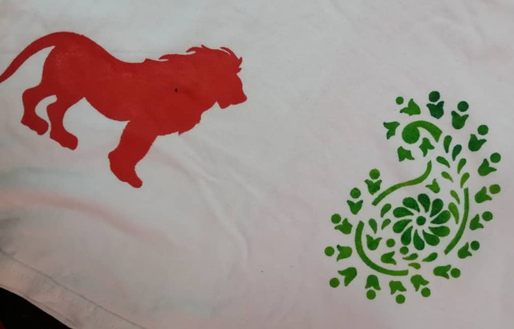 چاپ با رنگ اکریلیک روی لباس و پارچه 1