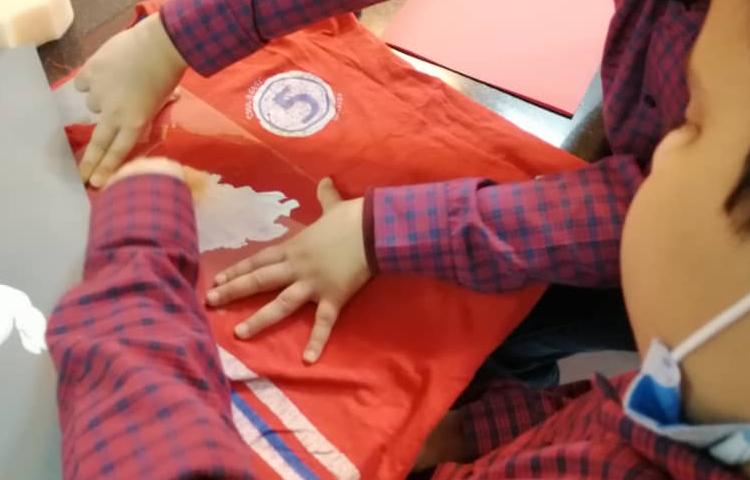 چاپ با رنگ اکریلیک روی لباس و پارچه 5